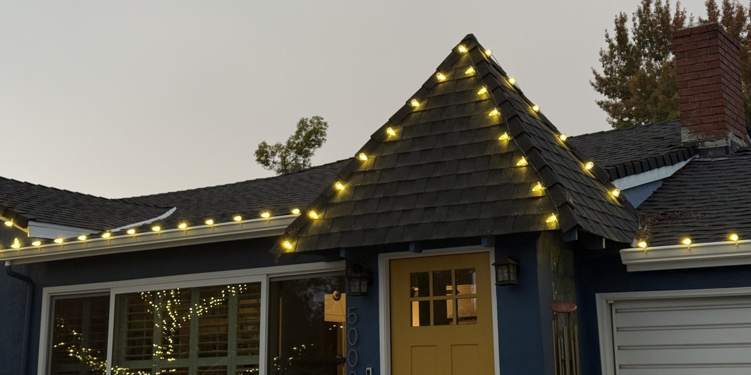 this image shows Christmas lights in Loomis, CA