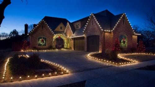 this image shows Christmas lights in Loomis, CA
