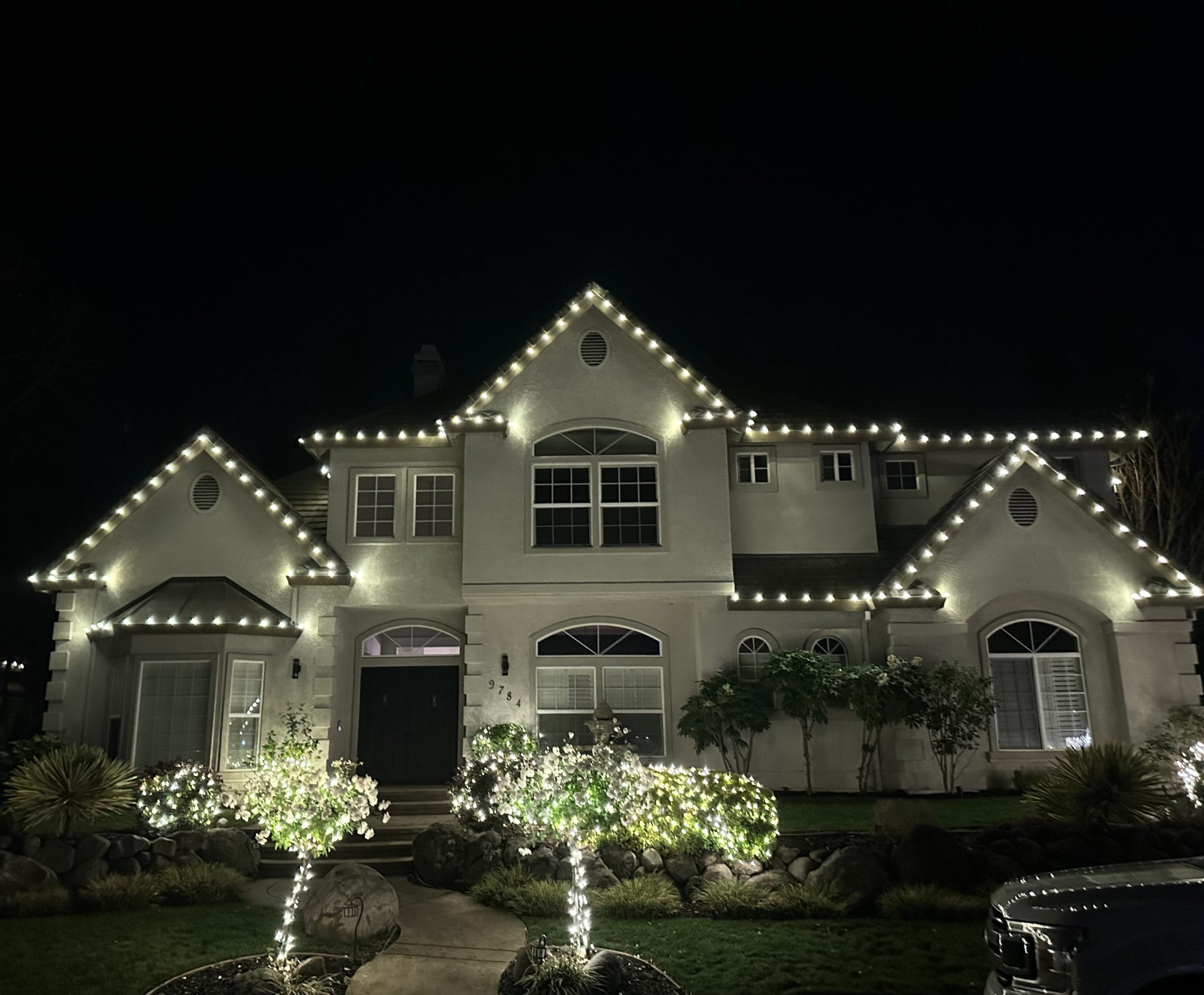 this image shows Christmas lights in Loomis, CA