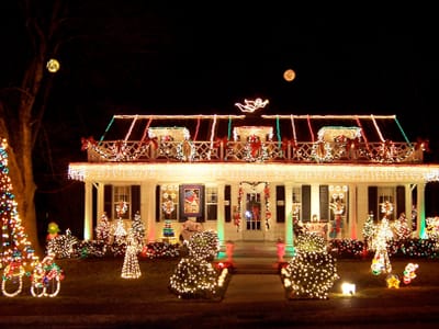 this image shows Christmas light installation in Loomis, CA