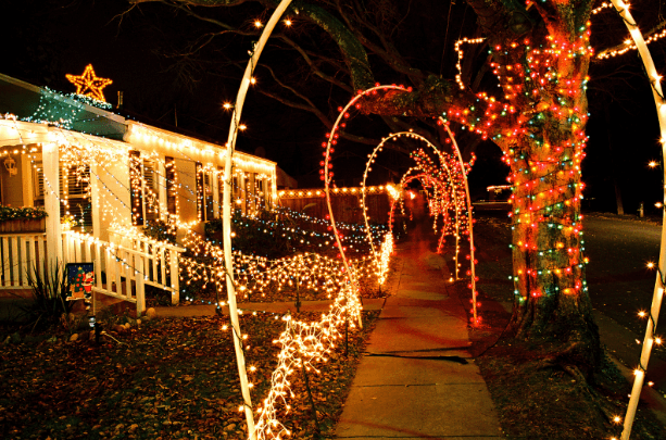 this image shows Christmas lights in Loomis, CA